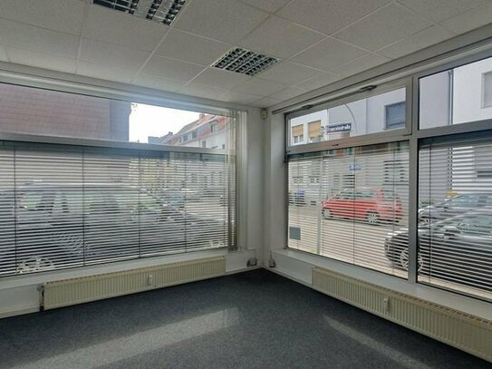 Helle Büroräume mit Ausstellungsfläche, große Fenster in Alt-Saarbrücken, Fernwärme, Klimaanlage