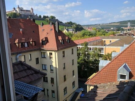 Über den Dächern von Würzburg mit Ausblick und zentraler Lage