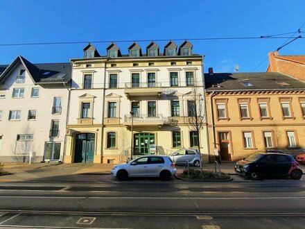 Attraktive 2-Raum-Dachgeschoss-Wohnung mit PKW-Stellplatz im Hof