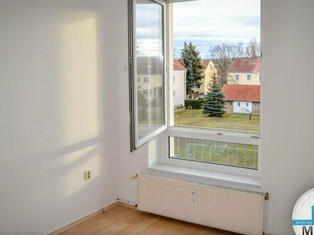 4-Zimmer-Wohnung im 1. OG und BALKON! [auf Wunsch auch saniert]