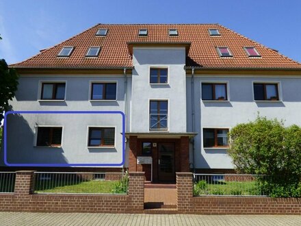 *VERKAUFT !* 3-Raum-Eigentumswohnung im Erdgeschoss (Hochparterre), mit Carport und Garten