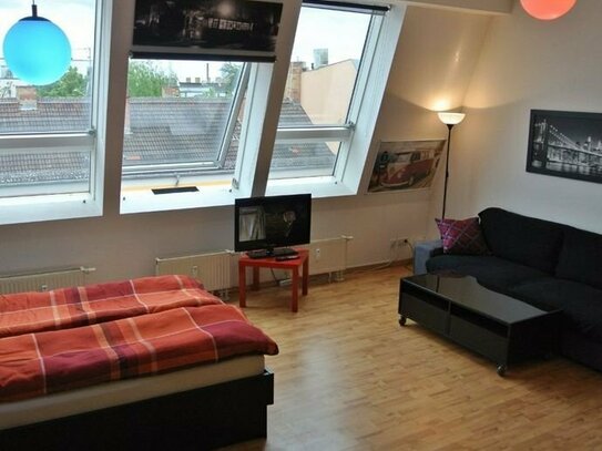 RESERVIERT! bezugsfreie Dachwohnung in Friedrichshain mit traumhaftem Blick über die Dächer Berlins