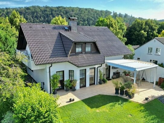 Zum Verlieben schön - Repräsentatives und stilvolles Anwesen mit komfortabler, individueller Ausstattung in Niestetal-S…