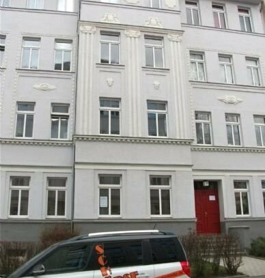 !!! Achtung! Zentral gelegene 3 Raum Wohnung mit Laminat und Balkon !!!