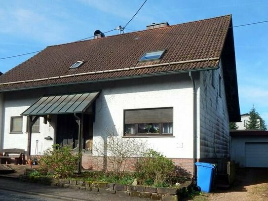 Geräumiges Wohnhaus mit 4-5 Schlafzimmer, Terrasse, Garten und Garage in Losheim am See!