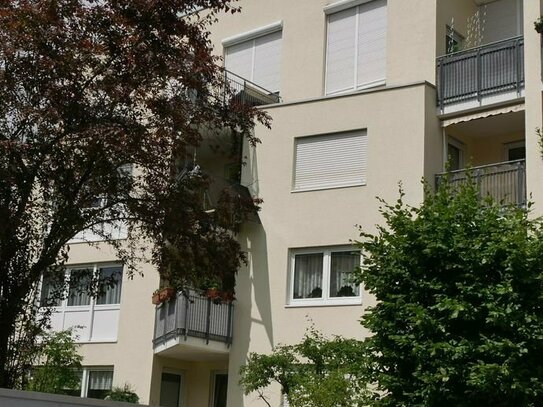 AREAS: Attraktive 4-Zi. Wohnung mit Balkon und TG-Stellpl. zu verkaufen