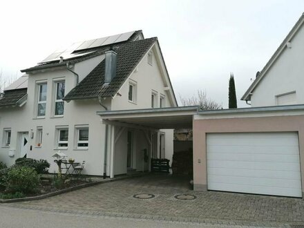 Gepflegtes Einfamilienhaus mit Garage, Carport, Wärmepumpe und Photovoltaik