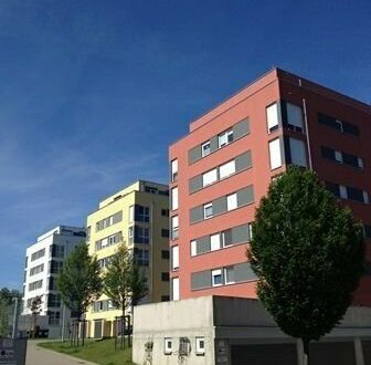 Hochwertige 2-Raum Wohnung an der Elbe mit Balkon, Garage und Einbauküche lässt keine Wünsche offen.