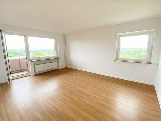 Schöne Familienwohnung mit Balkon und tollem Ausblick über Wedel