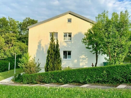 Charmantes Ein- oder Zweifamilienhaus mit großem Garten 2 Garagen + Ausbaupotenzial in Schorndorf
