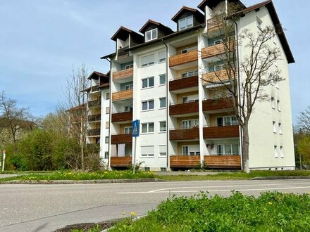 WUNDERSCHÖN SANIERTE WOHNUNG ! - LIFT - GROßER BALKON - KELLERRAUM - ZENTRALE LAGE