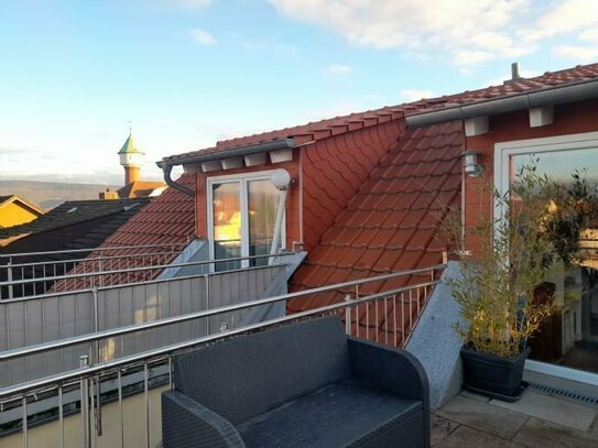Energieeffizient, weitläufig und zentral: Maisonettewohnung mit Balkon und Dachterrasse (ohne Provision)