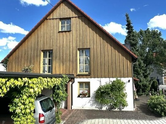 2-Familienhaus mit Ferien-Wohnungen, DG-Ausbau vorbereitet, 3er Carport und 4 STP in Waldberg kaufen