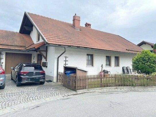 Sehr gepflegtes Zweifamilienhaus in ruhiger Wohnlage von Hengersberg