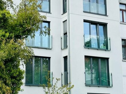 "Der frühe Vogel fängt den Wurm" : Erstbezug nach Sanierung im Holzhausenviertel mit großer Terrasse