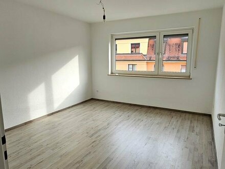 3 Zimmer Wohnung mit Balkon, neu renoviert