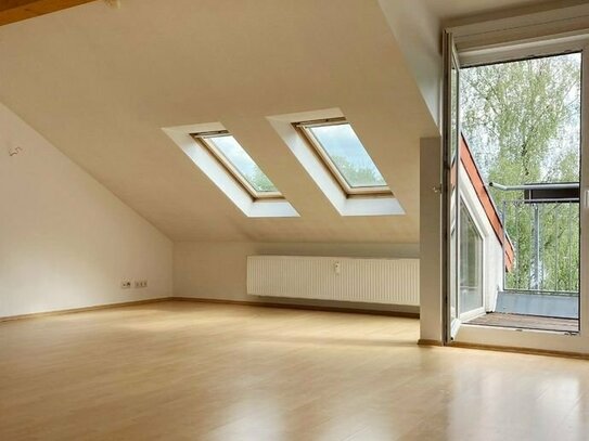 Helle 2-Zimmer-Dachgeschoss-Wohnung mit Balkon in Südausrichtung!