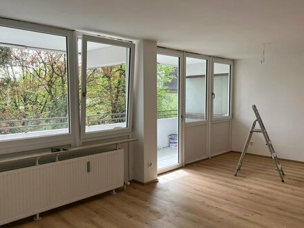 Erstbezug nach Renovierung: 3 Zimmer Wohnung in Berg-am-Laim mit großem sonnigem Balkon