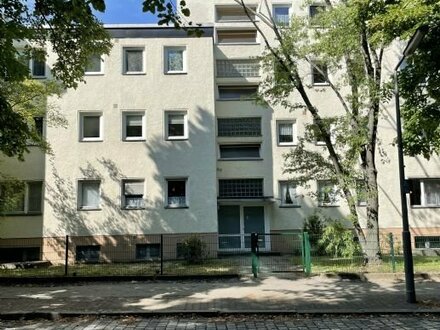 Gut geschnittene 3-Zimmerwohnung- vermietet- mit KFZ-Stellplatz und Süd-Balkon in ruhiger Lage von Steglitz