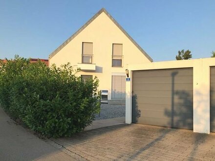 Freistehendes Einfamilienhaus in Super Lage mit großem Garten, 2 Garagen und Sauna