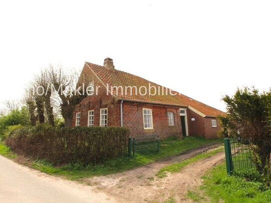 Denkmalgeschütztes Landhaus mit großem Grundstück direkt an Neuharlingersiel.