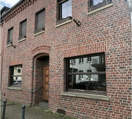 Mehrfamilienhaus mit vielen Möglichkeiten auf großzügigem Grundstück in Jüchen - Bedburdyck