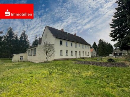 Zweifamilienhaus mit großzügigen Grundstück sucht Familie !