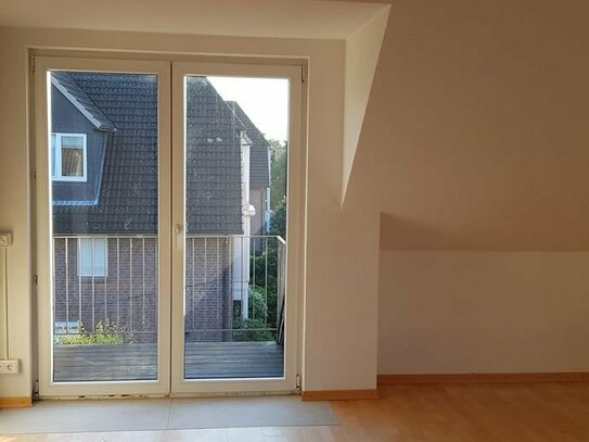 helle 2,5 - Zimmer DG Wohnung mit Balkon im Zentrum von Bargteheide