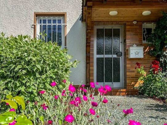 Charmante Doppelhaushälfte mit Garage und traumhaftem Garten in Bergisch Gladbach Heidkamp