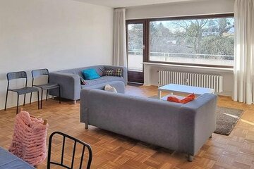 Modernisierte & geräumige 3 Zi-Wohnung mit Süd-West-Balkon in Rheinnähe.