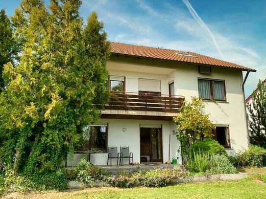 Renovierungsbedürftiges, gepflegtes Wohnhaus mit großem Garten und Terrasse in angenehmer Wohnlage