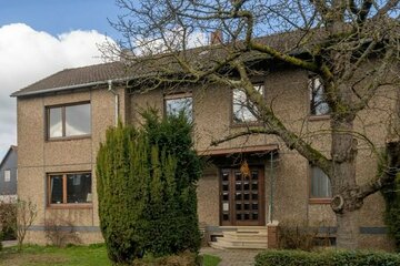 Platz für die ganze Familie! Ein- / Zweifamilienhaus mit großem Garten in begehrter Wohnlage