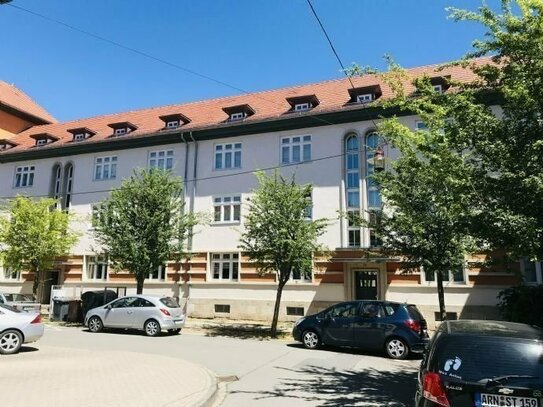 Ruhige, renovierte 3-Zi.-Mietwohnung, Balkon, Badewanne, große Küche in Arnstadt