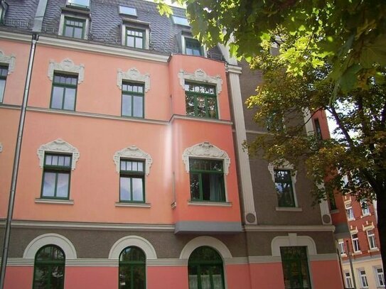 Speziell geschnittene Zweiraum-Dachgeschosswohnung in der Nordvorstadt mit Loggia