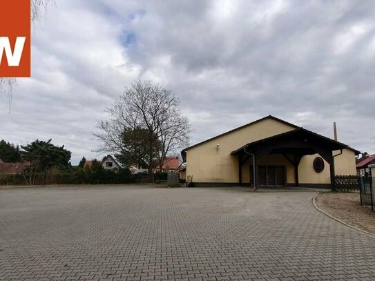 Verkaufs und Lagerhalle mit Freifläche - Top Zustand - viele Nutzungsmöglichkeiten & teilbare Flächen