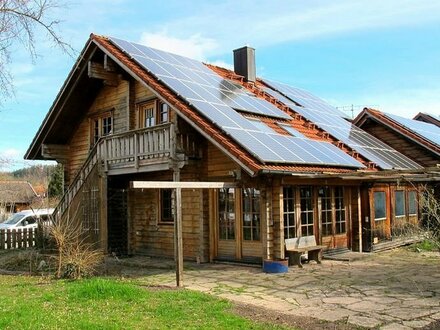 Naturliebhaber aufgepasst! Charmantes Blockhaus auf großem Grundstück