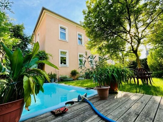 Eigene Etage im Zweifamilienhaus mit Garage, Carport und Gartenanteil mit Pool in Radebeul