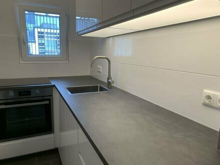 Helle und moderne Wohnung in guter Lage - Bright, modern and well located apartment