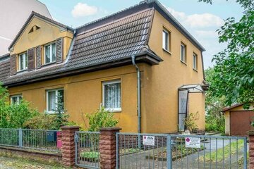 Sanierungsbedürftige DHH mit Garage in zentraler Lage von Teltow oder 2 separate Wohnungen möglich