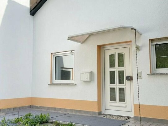Charmante Doppelhaushälfte in Schneckenlohe - Perfekt gepflegt mit modernen Annehmlichkeiten