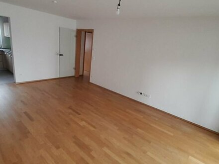 wunderschöne, helle 3 Zi-Wohnung mit großem Balkon, Aufzug und Tiefgaragenstellplatz