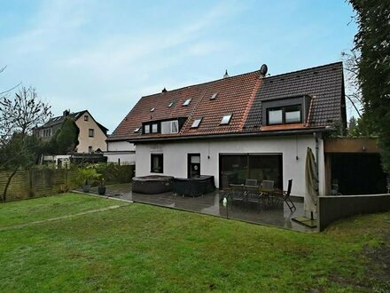 Für Heidhauser Gartenfans! Familienhaus mit toller Hauptwohnung u. zwei weiteren Einheiten