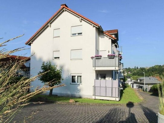 Ruhige und gepflegte Etagenwohnung mit 3 Stellplätzen in Diez