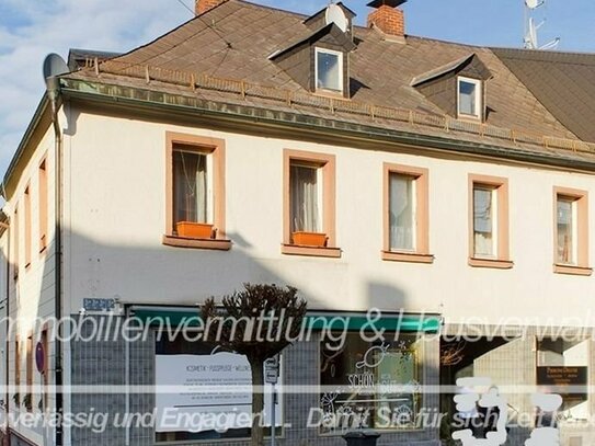 Ideal für Anleger !! Charmantes Wohn-Geschäftshaus mit städtischem Flair in Wunsiedel zu verkaufen.