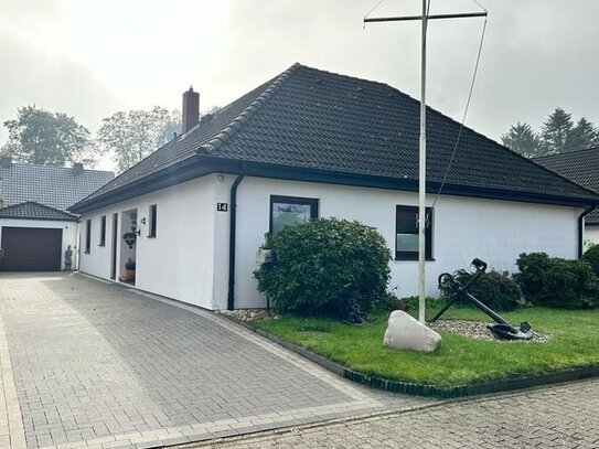 Idyllischer Bungalow vereint durch höchsten Komfort und Luxus. Alle Räume sind barrierearm.