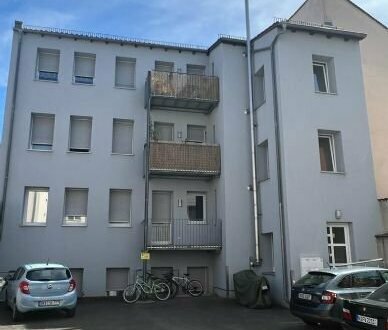 2-Zimmer-Wohnung, renoviert, EBK und Balkon in Nürnberg-Steinbühl