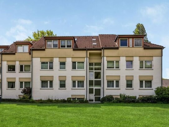 Bezugsfreie, helle 3-Raum-Wohnung mit Loggia und großem Keller in Berlin-Spandau