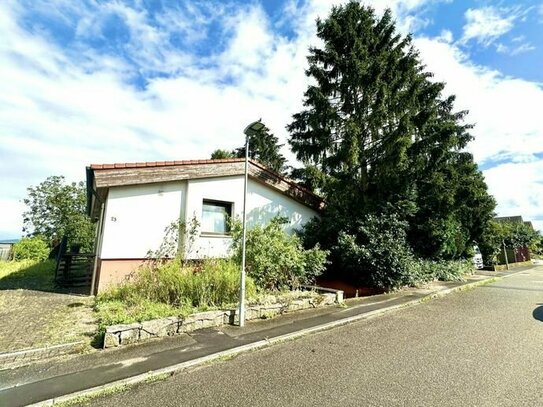 Einzigartiger Bungalow in ruhiger Ortsrandlage mit großem Garten und Ausbaupotenzial