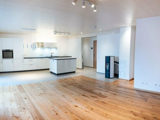 *PROVISIONSFREI* moderne, neuwertige 3-Zimmer-Wohnung in direkter Nachbarschaft zu Waldshut- Tiengen