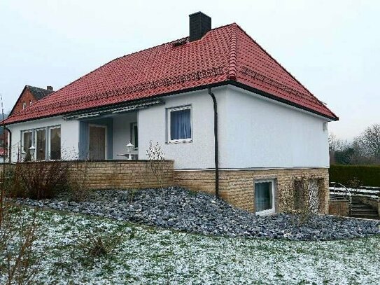 Die besonders ruhige Lage zeichnet Ihre mgl. 200m² große Immobilie mit neuem Dach und Garage aus!